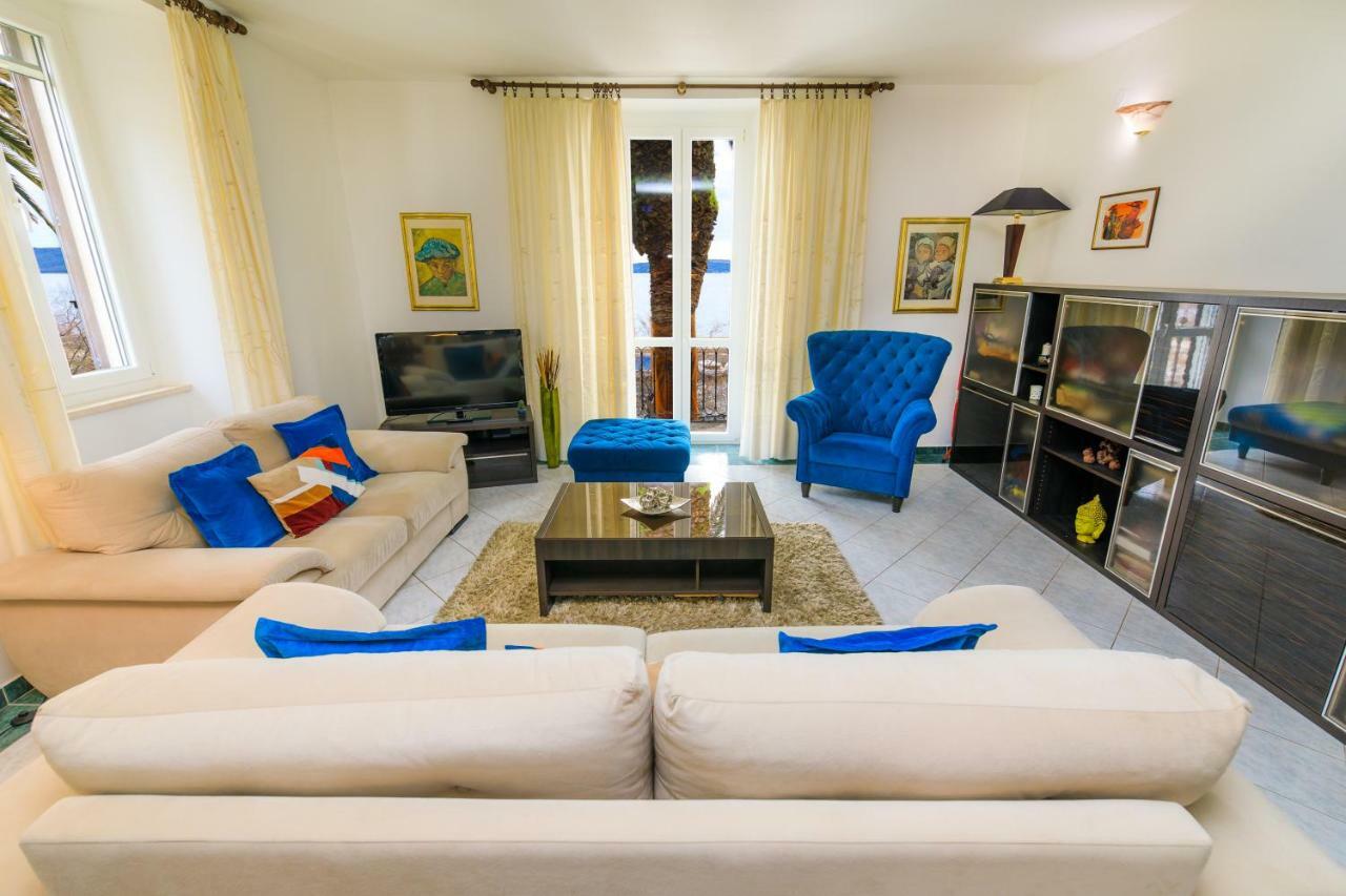 Holiday Home Obrov Kastela Exterior photo