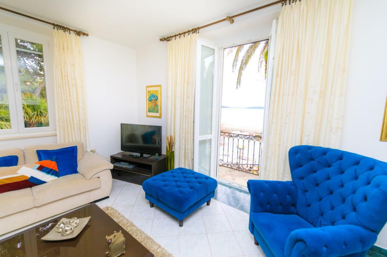 Holiday Home Obrov Kastela Exterior photo