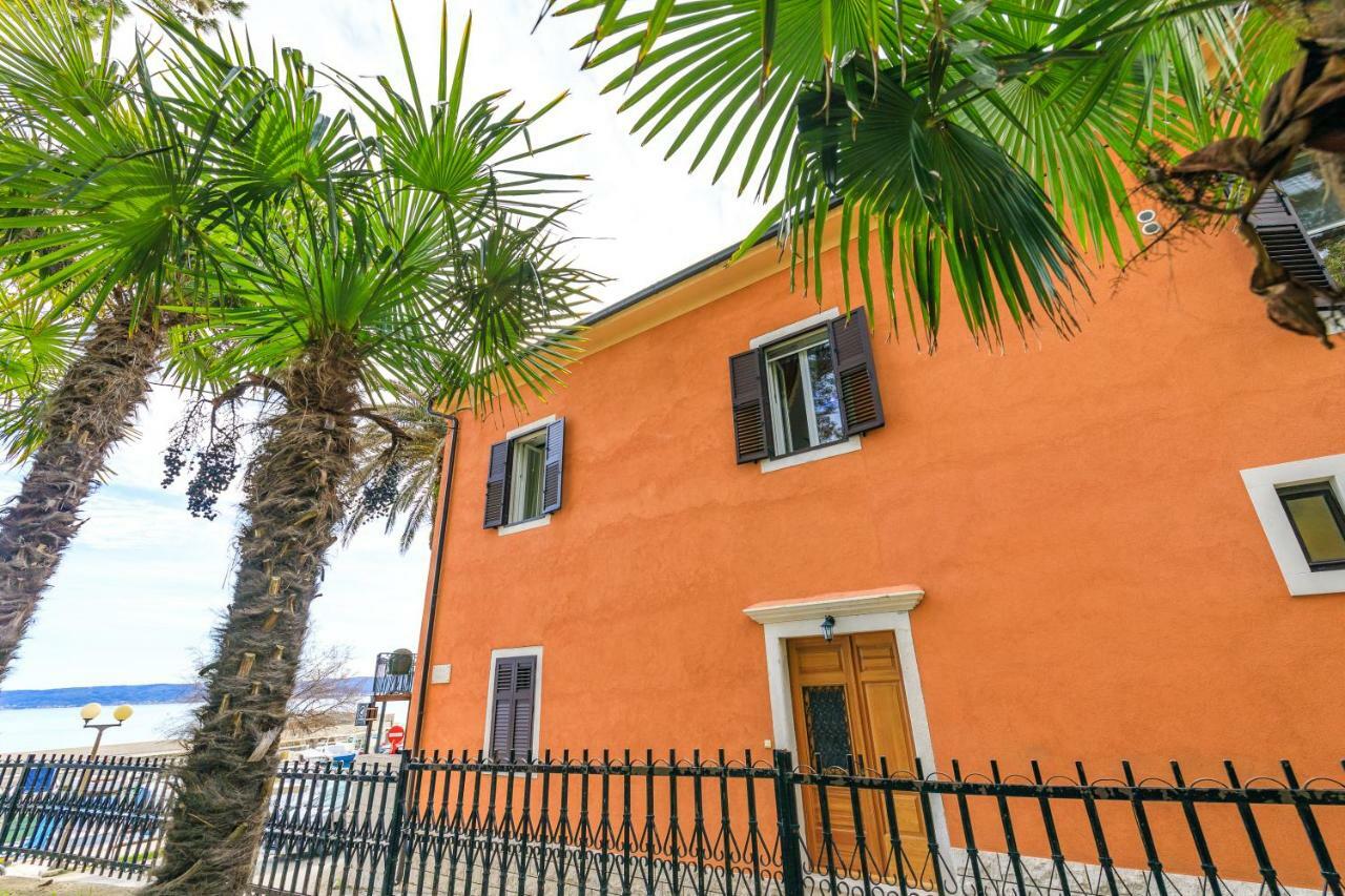 Holiday Home Obrov Kastela Exterior photo